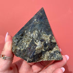 Load image into Gallery viewer, Labradorite Rough Point