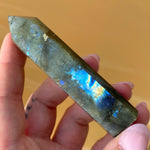 Load image into Gallery viewer, Labradorite Point