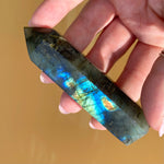 Load image into Gallery viewer, Labradorite Point