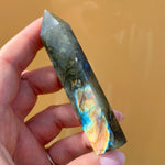 Load image into Gallery viewer, Labradorite Point